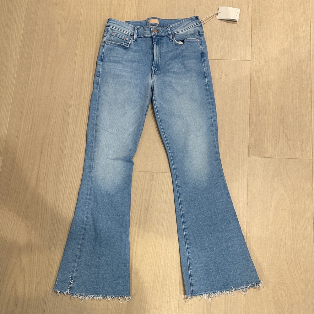 NWT MOTHER The Weekender Fray Flared Jeans in California Cruiser 30
